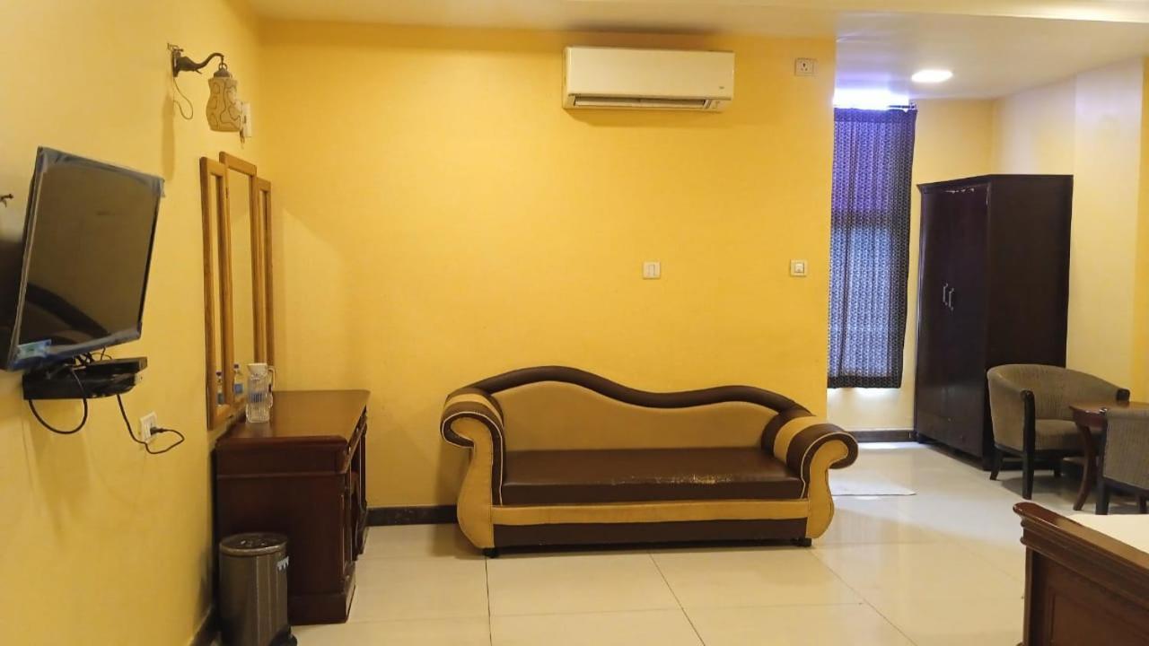 Sriannamalaiyar Residency Hotel Велор Екстериор снимка