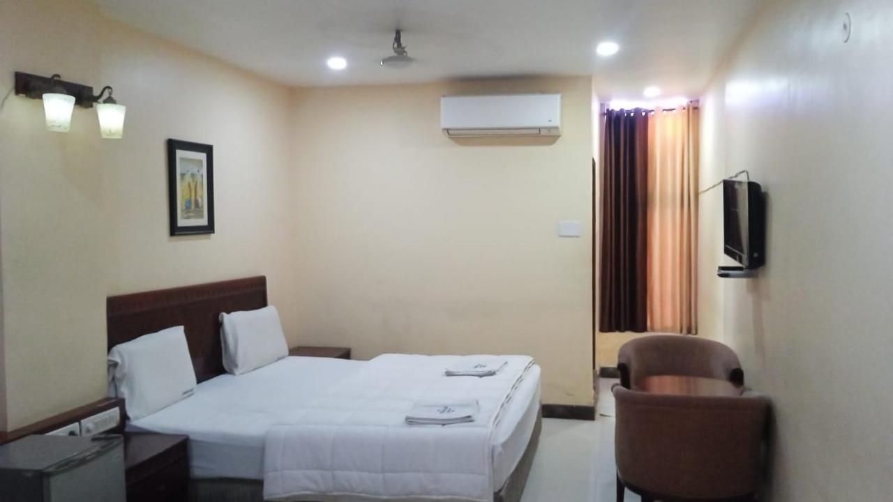 Sriannamalaiyar Residency Hotel Велор Екстериор снимка